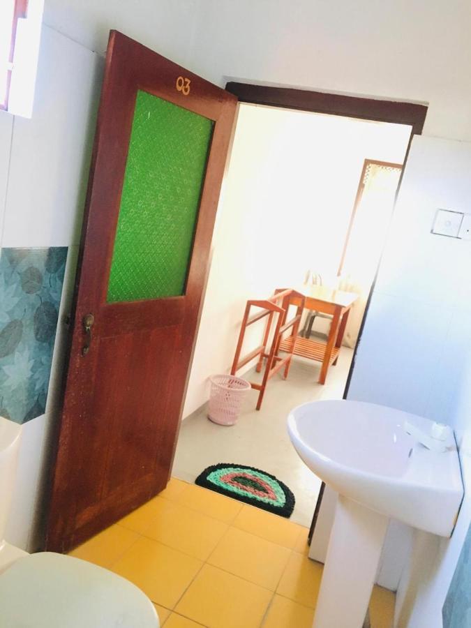 Sunrise Guest House & Restaurant 탕갈레 외부 사진