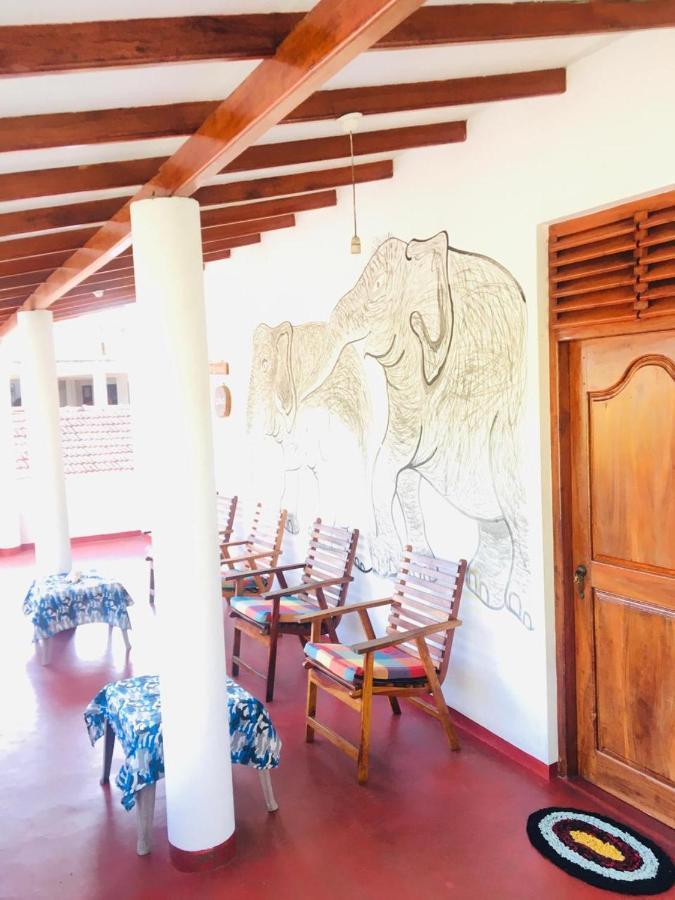 Sunrise Guest House & Restaurant 탕갈레 외부 사진