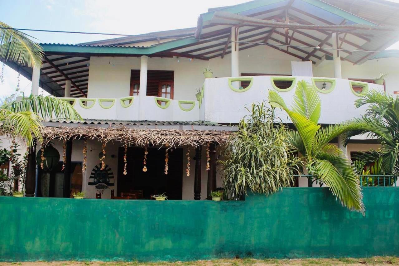 Sunrise Guest House & Restaurant 탕갈레 외부 사진