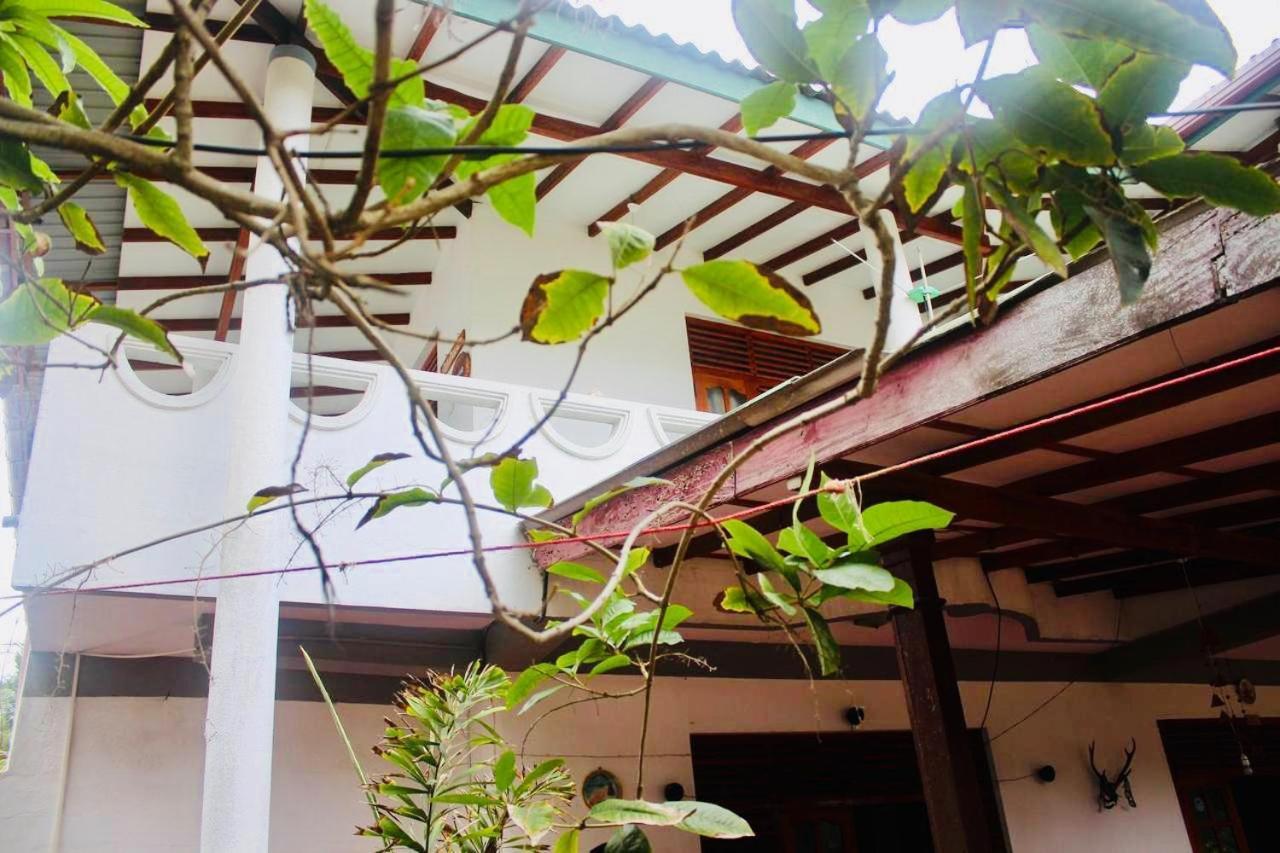 Sunrise Guest House & Restaurant 탕갈레 외부 사진