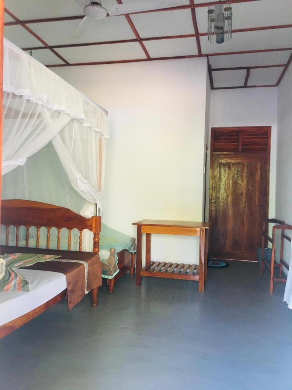 Sunrise Guest House & Restaurant 탕갈레 외부 사진